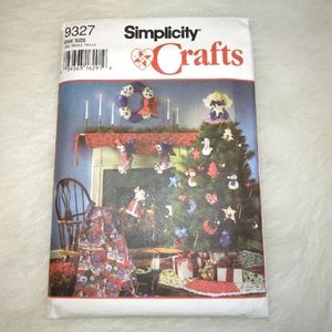 SIMPLICITY 9327 Christmas Collection ornaments wreath stocking tree skirt